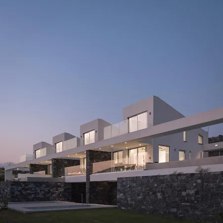 Zen Luxury & Suites, By Thinkvilla Willa
