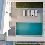 Zen Luxury & Suites, By Thinkvilla Hersonissos (Crete)