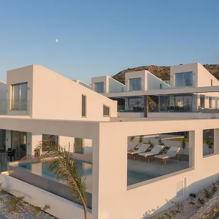 Zen Luxury & Suites, By Thinkvilla הרסוניסוס