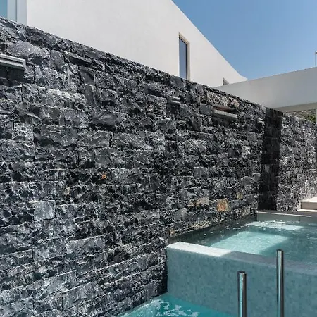 Zen Luxury & Suites, By Thinkvilla הרסוניסוס