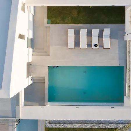 Zen Luxury & Suites, By Thinkvilla Hersonissos (Crete)