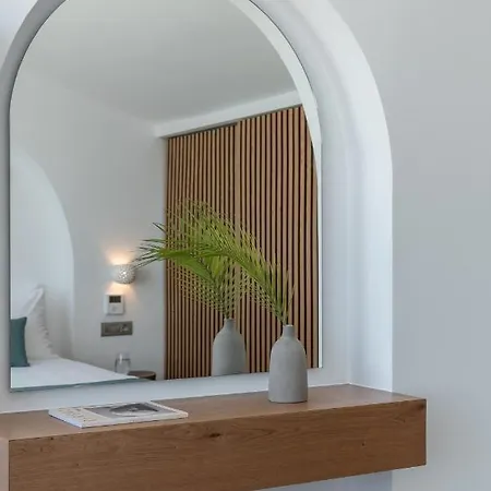 Zen Luxury & Suites, By Thinkvilla הרסוניסוס