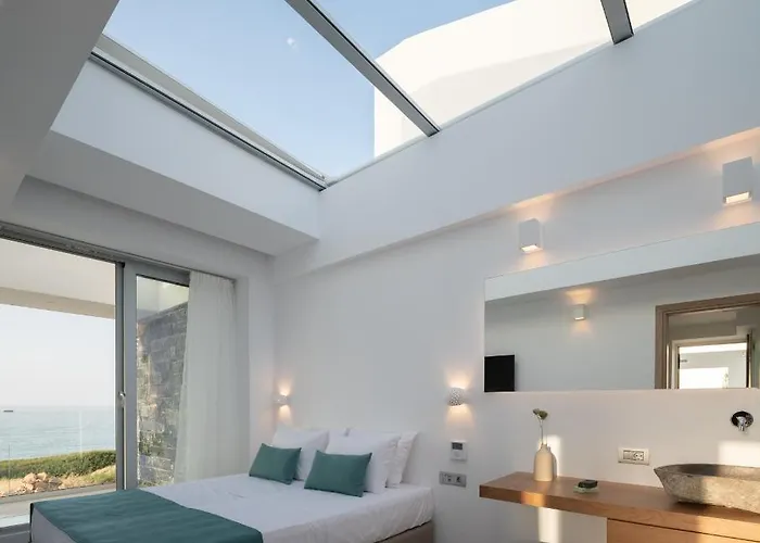 Zen Luxury & Suites, By Thinkvilla * Χερσόνησος