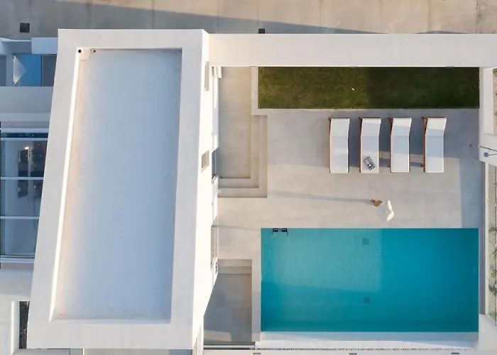 Zen Luxury & Suites, By Thinkvilla Χερσόνησος