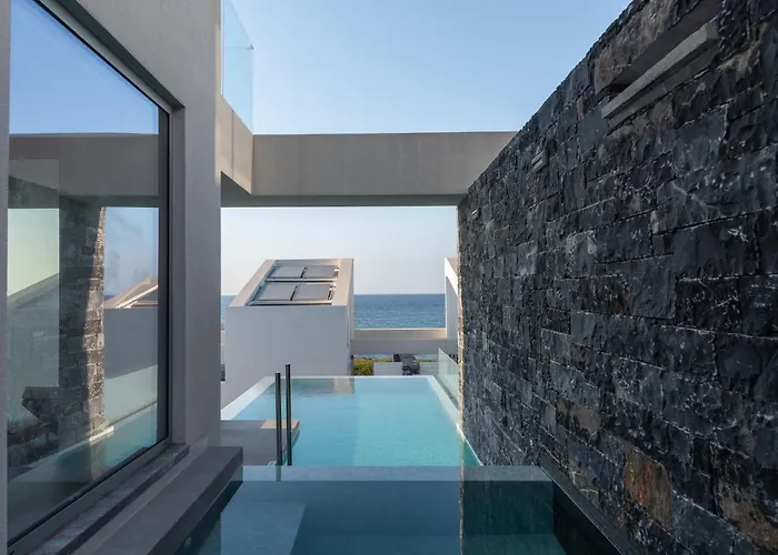 Zen Luxury & Suites, By Thinkvilla * Χερσόνησος