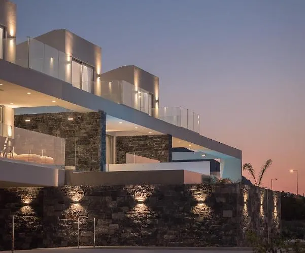 Zen Luxury & Suites, By Thinkvilla Βίλα *