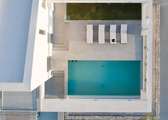 Zen Luxury & Suites, By Thinkvilla Hersonissos (Crete)