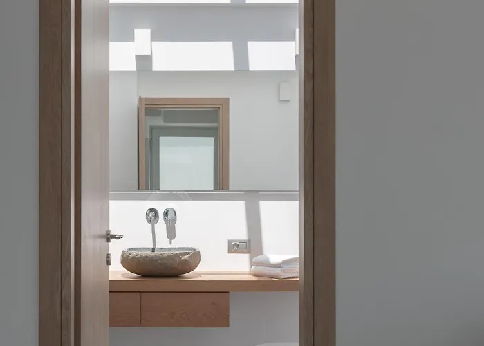 Willa Zen Luxury & Suites, By Thinkvilla Hersonissos (Crete)