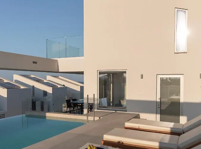 Zen Luxury & Suites, By Thinkvilla Willa *